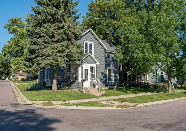 Photo 1 of Single family home for sale at 520 Marshall St, Mankato, MN 56001 | MLS# 7139216 | Listing updated on 2026-09-12
