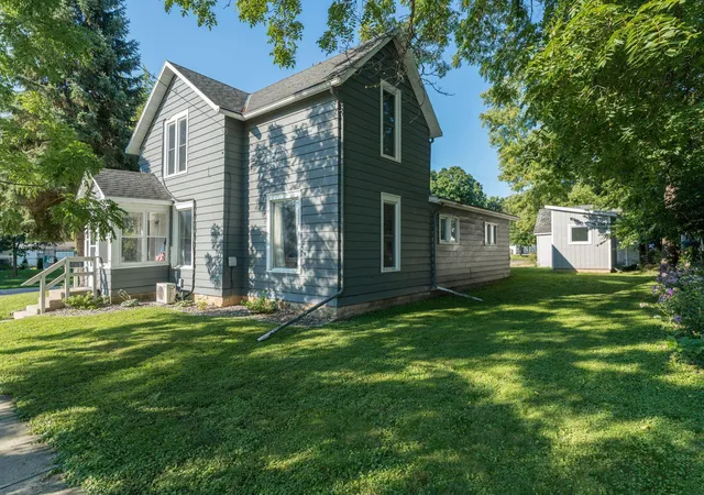 Photo 3 of Single family home for sale at 520 Marshall St, Mankato, MN 56001 | MLS# 7139216 | Listing updated on 2026-09-12
