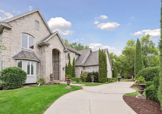 Photo 3 of Mansion for sale at 16465 Eagle Ridge Dr, Minnetonka, MN 55345 | MLS# 7139233 | Listing updated on 2026-10-09