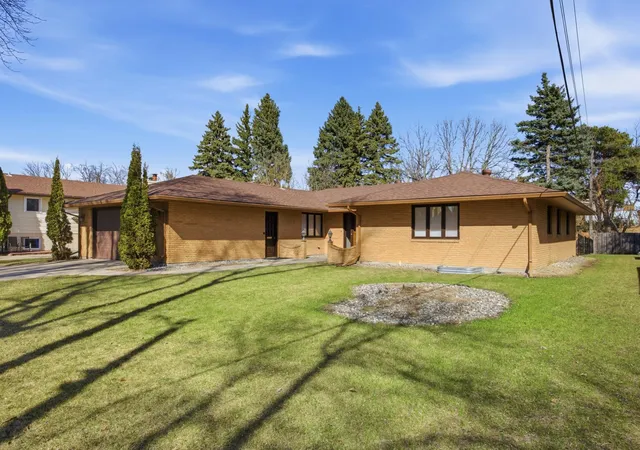 Photo 1 of Single family home for sale at 1301 Elm St N, Fargo, ND 58102 | MLS# 7139234 | Listing updated on 2026-09-16