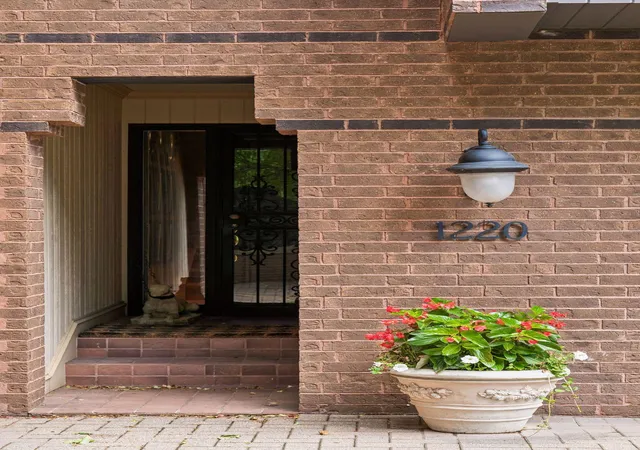 Photo 2 of Sale Pending at 1220 Mount Curv Ave, Minneapolis, MN 55403 | MLS# 7139248 | Listing updated on 2026-10-26