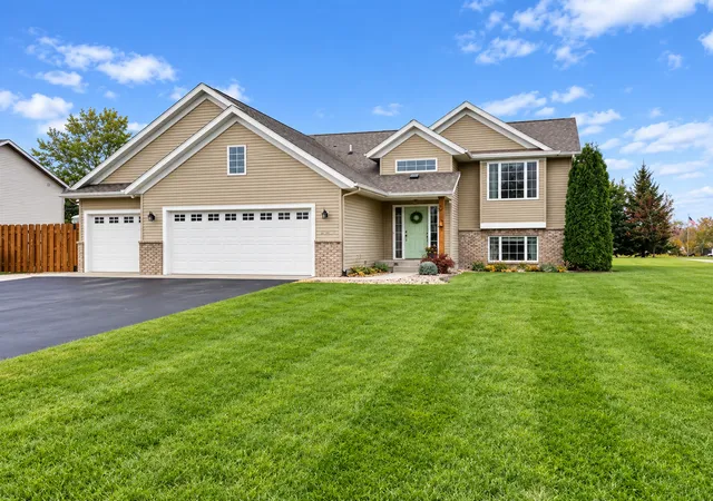 Photo 1 of Single family home for sale at 101 Glenn Rd Nw, Alexandria, MN 56308 | MLS# 7139260 | Listing updated on 2026-10-02