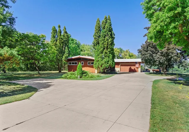 Photo 4 of Single family home for sale at 2439 Hauer Trl, Shakopee, MN 55379 | MLS# 7139273 | Listing updated on 2026-09-21