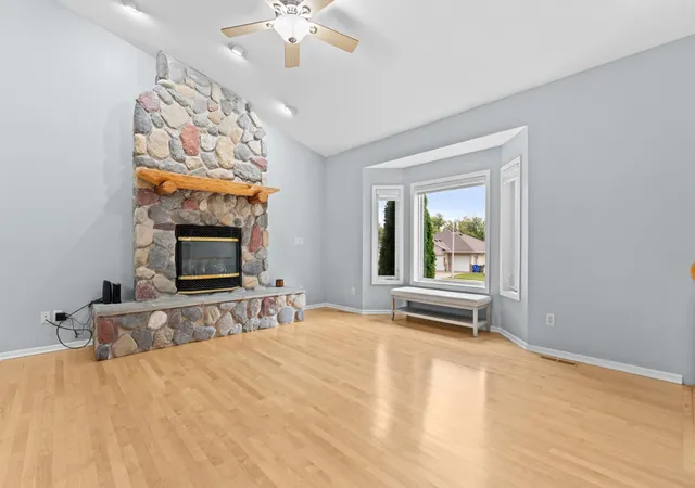 Photo 3 of Single family home for sale at 816 Southern Woods Pl SW, Rochester, MN 55902 | MLS# 7139369 | Listing updated on 2026-09-05