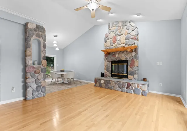 Photo 4 of Single family home for sale at 816 Southern Woods Pl SW, Rochester, MN 55902 | MLS# 7139369 | Listing updated on 2026-09-05