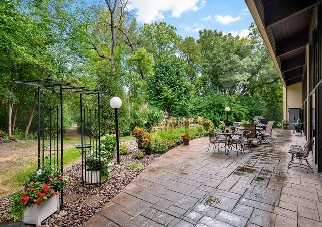 Listing Photo 2 - Condo for sale in building located at 12600 Parkwood Dr, Burnsville, MN 55337 - Unit #316