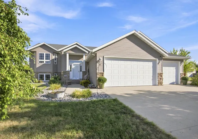Photo 2 of Single family home for sale at 616 Lexington Ln, Moorhead, MN 56560 | MLS# 7139412 | Listing updated on 2026-09-06