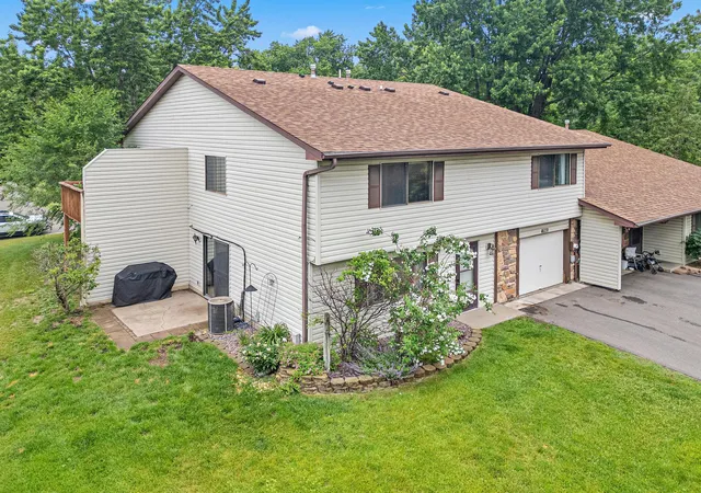 Photo 3 of Single family home for sale at 792 Tanglewood Dr, Saint Paul, MN 55126 | MLS# 7139415 | Listing updated on 2026-09-05