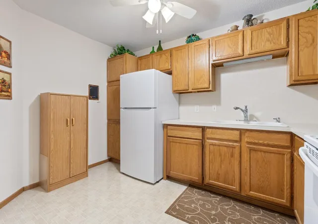Listing Photo 5 - Condo for sale in building located at 8025 Xerxes Ave S, Bloomington, MN 55431 - Unit #112