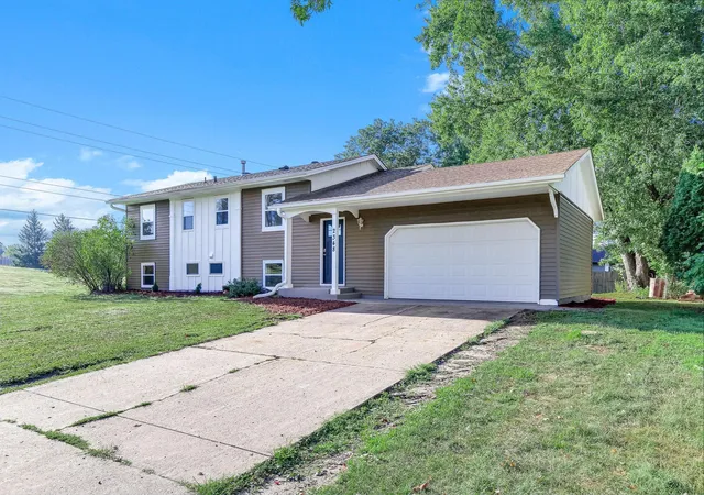 Photo 3 of Single family home for sale at 2348 106th Avenue Nw, Minneapolis, MN 55433 | MLS# 7139430 | Listing updated on 2026-10-05