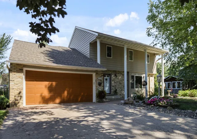 Photo 2 of Single family home for sale at 616 8th Street Sw, Faribault, MN 55021 | MLS# 7139450 | Listing updated on 2026-09-05