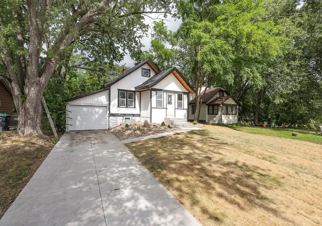 Photo 1 of Single family home for sale at 2715 17th Avenue E, Saint Paul, MN 55109 | MLS# 7139517 | Listing updated on 2026-09-06