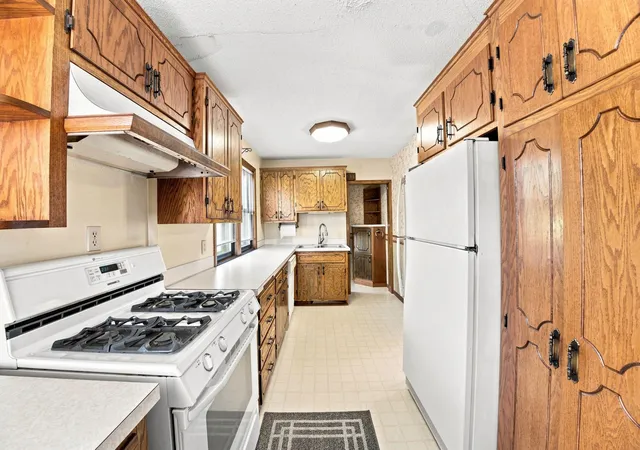Photo 3 of Sale Pending at 4044 31st Avenue S, Minneapolis, MN 55406 | MLS# 7139519 | Listing updated on 2026-09-30