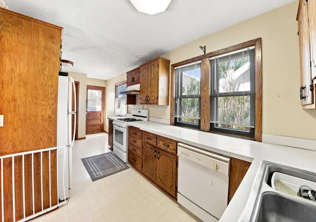 Photo 3 of Sale Pending at 4044 31st Avenue S, Minneapolis, MN 55406 | MLS# 7139519 | Listing updated on 2026-09-30
