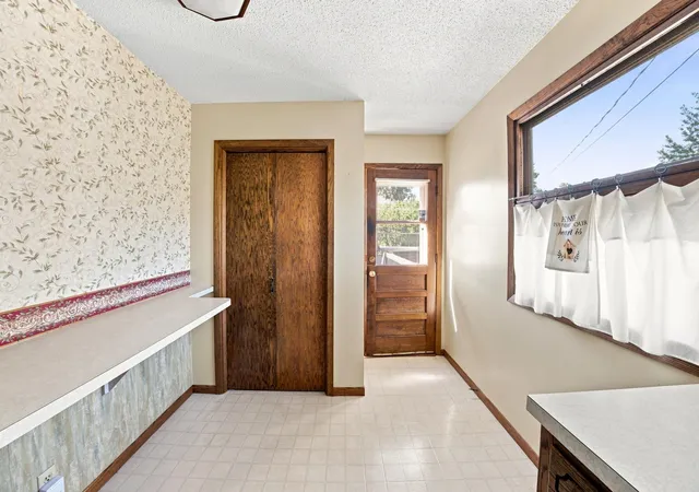 Photo 4 of Sale Pending at 4044 31st Avenue S, Minneapolis, MN 55406 | MLS# 7139519 | Listing updated on 2026-09-30
