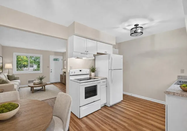 Photo 3 of Single family home for sale at 226 Minnesota St S, Shakopee, MN 55379 | MLS# 7139520 | Listing updated on 2026-09-19