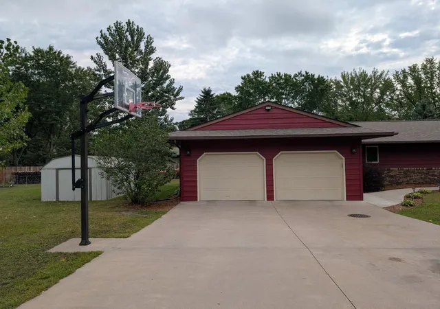 Photo 3 of Single family home for sale at 2802 Is View Dr, Saint Cloud, MN 56301 | MLS# 7139530 | Listing updated on 2026-09-12