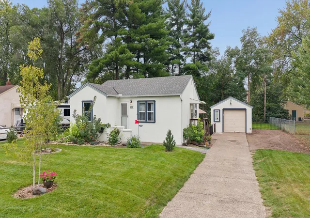 Photo 3 of Single family home for sale at 826 Cross St, Anoka, MN 55303 | MLS# 7139569 | Listing updated on 2026-09-21