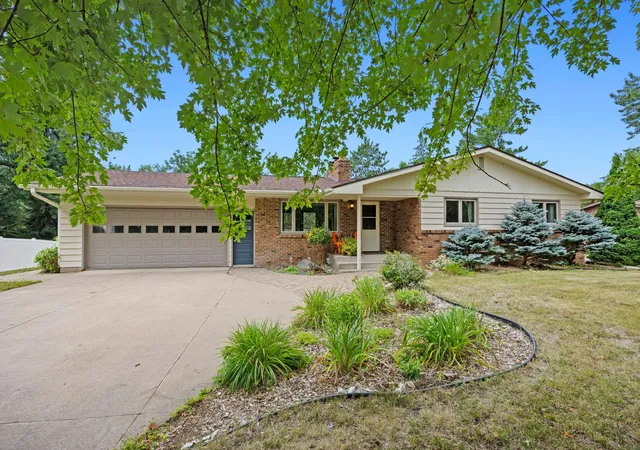 Photo 2 of Single family home for sale at 475 Riverside St, Mora, MN 55051 | MLS# 7139592 | Listing updated on 2026-10-07