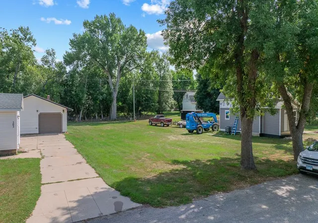 Photo 4 of Single family home for sale at 303 S Brook St, Hendricks, MN 56136 | MLS# 7139624 | Listing updated on 2026-09-22