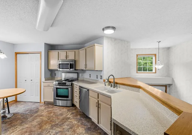 Photo 3 of Single family home for sale at 3848 Linden Ave, Saint Paul, MN 55110 | MLS# 7139626 | Listing updated on 2026-09-30