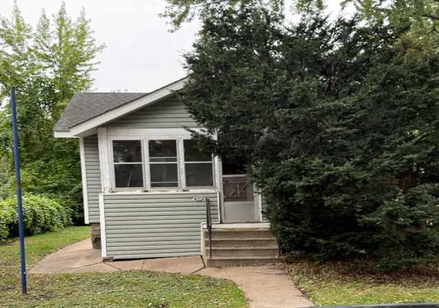 Photo 1 of Sale Pending at 884 Bayard Ave, Saint Paul, MN 55102 | MLS# 7139638 | Listing updated on 2026-09-26