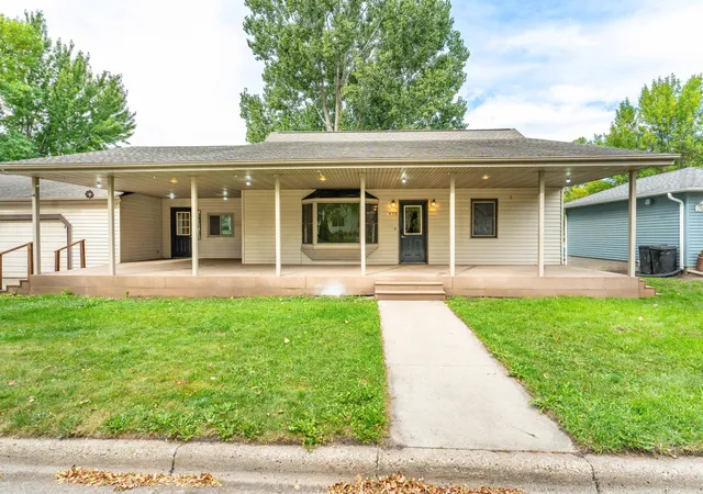 Photo 1 of Single family home for sale at 408 2nd Street Se, Pelican Rapids, MN 56572 | MLS# 7139639 | Listing updated on 2026-09-06