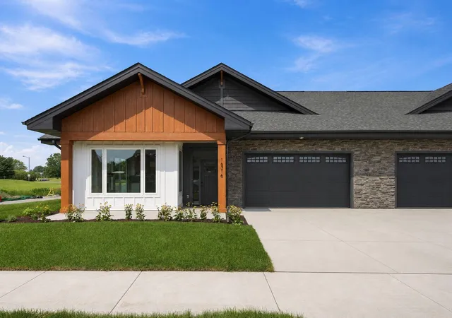 Townhouse for sale at 16316 Esprit Ct, Lakeville, MN 55044 | MLS# 7139707