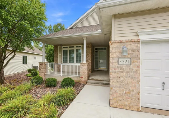 Photo 3 of Single family home for sale at 3721 Crossridge Way, Rosemount, MN 55068 | MLS# 7139737 | Listing updated on 2026-09-23