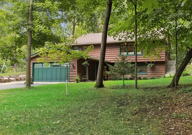 Photo 3 of Single family home for sale at 16609 Hidden Valley Rd, Minnetonka, MN 55345 | MLS# 7139769 | Listing updated on 2026-09-15