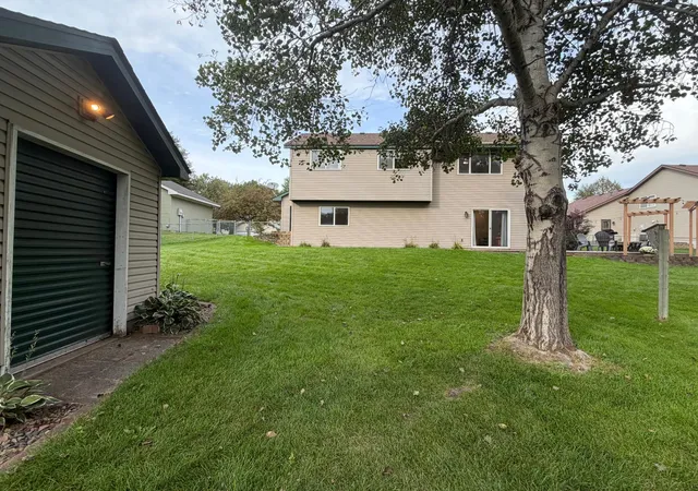 Photo 3 of Single family home for sale at 25724 Goldfinch Ave, Wyoming, MN 55092 | MLS# 7139805 | Listing updated on 2026-09-14