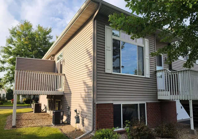 Photo 2 of Single family home for sale at 1408 Senate Ln, Northfield, MN 55057 | MLS# 7139891 | Listing updated on 2026-10-19