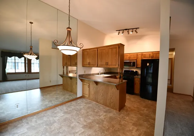 Photo 3 of Single family home for sale at 1929 Bielenberg Dr, Saint Paul, MN 55125 | MLS# 7139919 | Listing updated on 2026-10-06