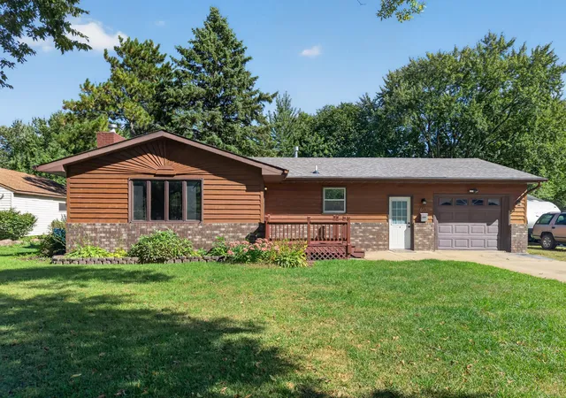 Photo 1 of Single family home for sale at 613 S Litchfield Ave, Litchfield, MN 55355 | MLS# 7139925 | Listing updated on 2026-09-23