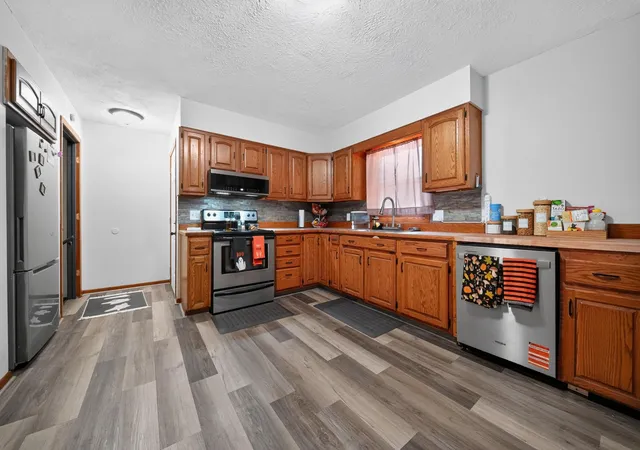 Photo 3 of Single family home for sale at 613 S Litchfield Ave, Litchfield, MN 55355 | MLS# 7139925 | Listing updated on 2026-09-23