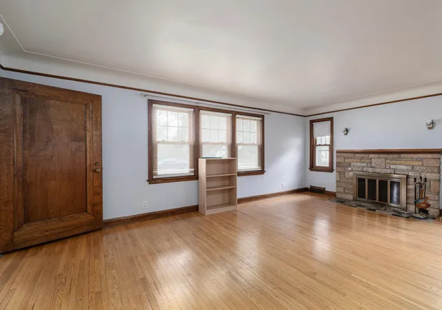 Photo 2 of Sale Pending at 899 Parkview Ave, Saint Paul, MN 55117 | MLS# 7139932 | Listing updated on 2026-10-19