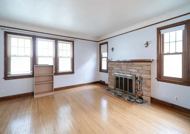 Photo 3 of Sale Pending at 899 Parkview Ave, Saint Paul, MN 55117 | MLS# 7139932 | Listing updated on 2026-10-19