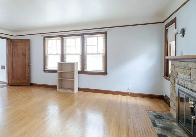 Photo 3 of Sale Pending at 899 Parkview Ave, Saint Paul, MN 55117 | MLS# 7139932 | Listing updated on 2026-10-19