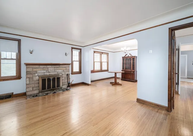 Photo 4 of Sale Pending at 899 Parkview Ave, Saint Paul, MN 55117 | MLS# 7139932 | Listing updated on 2026-10-19