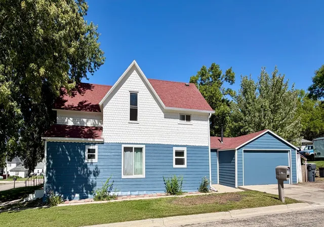 Photo 2 of Single family home for sale at 213 Garfield St S, Lake Benton, MN 56149 | MLS# 7139934 | Listing updated on 2026-09-23