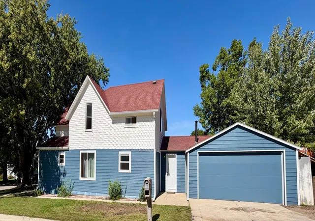 Photo 3 of Single family home for sale at 213 Garfield St S, Lake Benton, MN 56149 | MLS# 7139934 | Listing updated on 2026-09-23