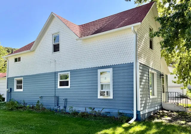 Photo 4 of Single family home for sale at 213 Garfield St S, Lake Benton, MN 56149 | MLS# 7139934 | Listing updated on 2026-09-23