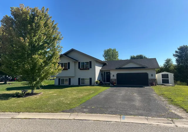 Photo 1 of Single family home for sale at 213 Ash St E, Annandale, MN 55302 | MLS# 7139984 | Listing updated on 2026-09-29
