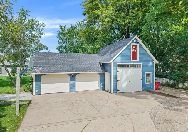 Photo 4 of Single family home for sale at 375 4th Street SW, Plainview, MN 55964 | MLS# 7139998 | Listing updated on 2026-09-12