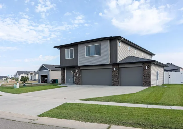 Photo 3 of Single family home for sale at 818 Albert Dr W, West Fargo, ND 58078 | MLS# 7140005 | Listing updated on 2026-09-18