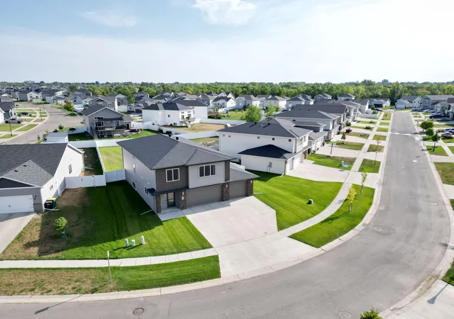 Photo 3 of Single family home for sale at 818 Albert Dr W, West Fargo, ND 58078 | MLS# 7140005 | Listing updated on 2026-09-08