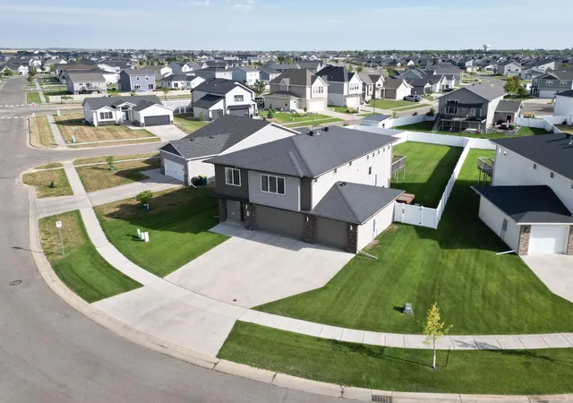Photo 4 of Single family home for sale at 818 Albert Dr W, West Fargo, ND 58078 | MLS# 7140005 | Listing updated on 2026-09-08