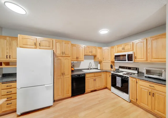 Photo 3 of Townhouse for sale at 301 Cari Park Ln, Hastings, MN 55033 | MLS# 7140113 | Listing updated on 2026-09-16