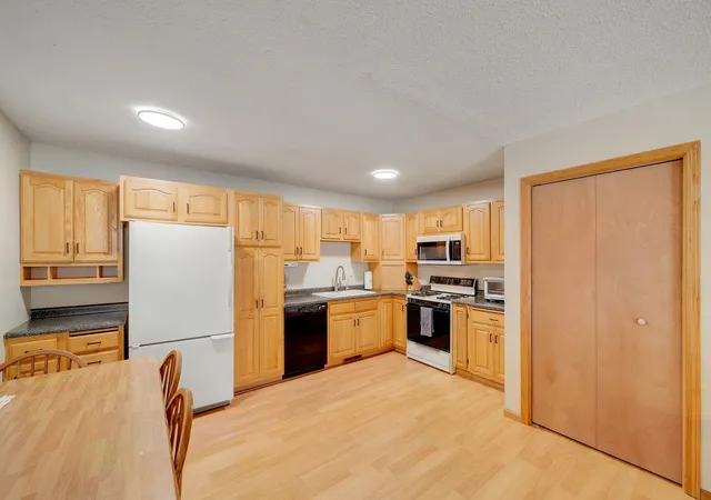 Photo 3 of Townhouse for sale at 301 Cari Park Ln, Hastings, MN 55033 | MLS# 7140113 | Listing updated on 2026-09-16