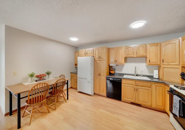 Photo 4 of Townhouse for sale at 301 Cari Park Ln, Hastings, MN 55033 | MLS# 7140113 | Listing updated on 2026-09-16